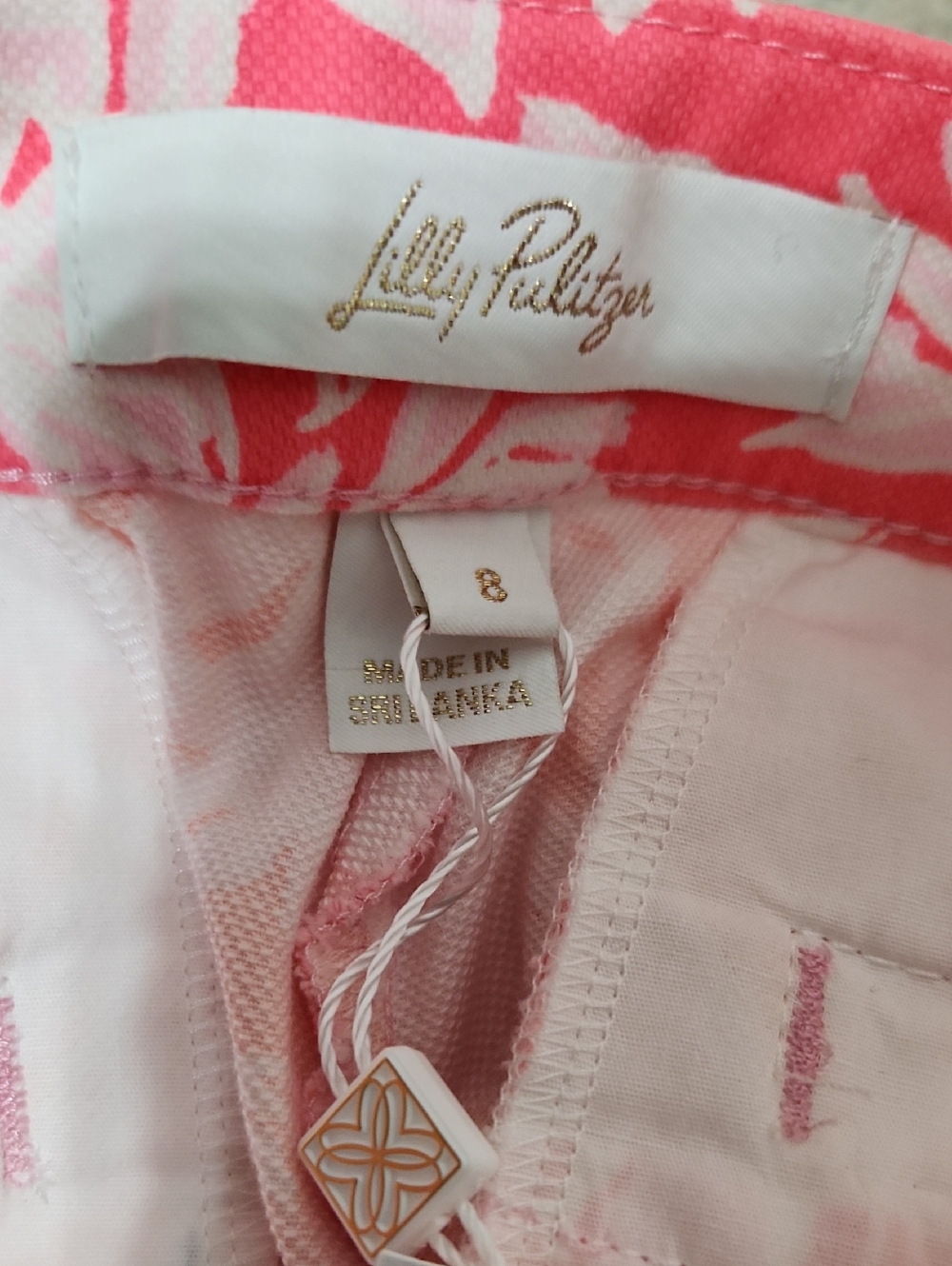 NWT Lilly Pulitzer Buttercup Stretch Short. Size 8 - Picture 10 of 11